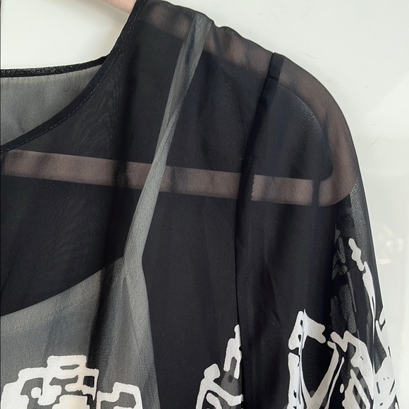 ALFANI NWOT Sheer Black and White City Graphic Flowy Blouse and Tank, Size M - Picture 6 of 11
